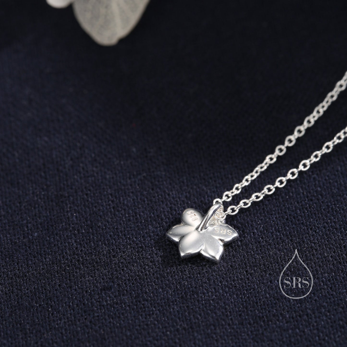 Daffodil Jewellery Set in Sterling Silver — Rhodium-Coated Earrings and Necklace with 18ct Gold-Plated Details