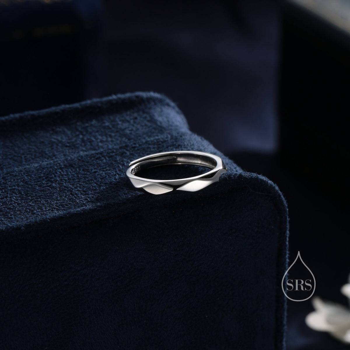 Sterling Silver Minimalist Facted Ring, Adjustable Size, Minimalist Diamond Cut Ring