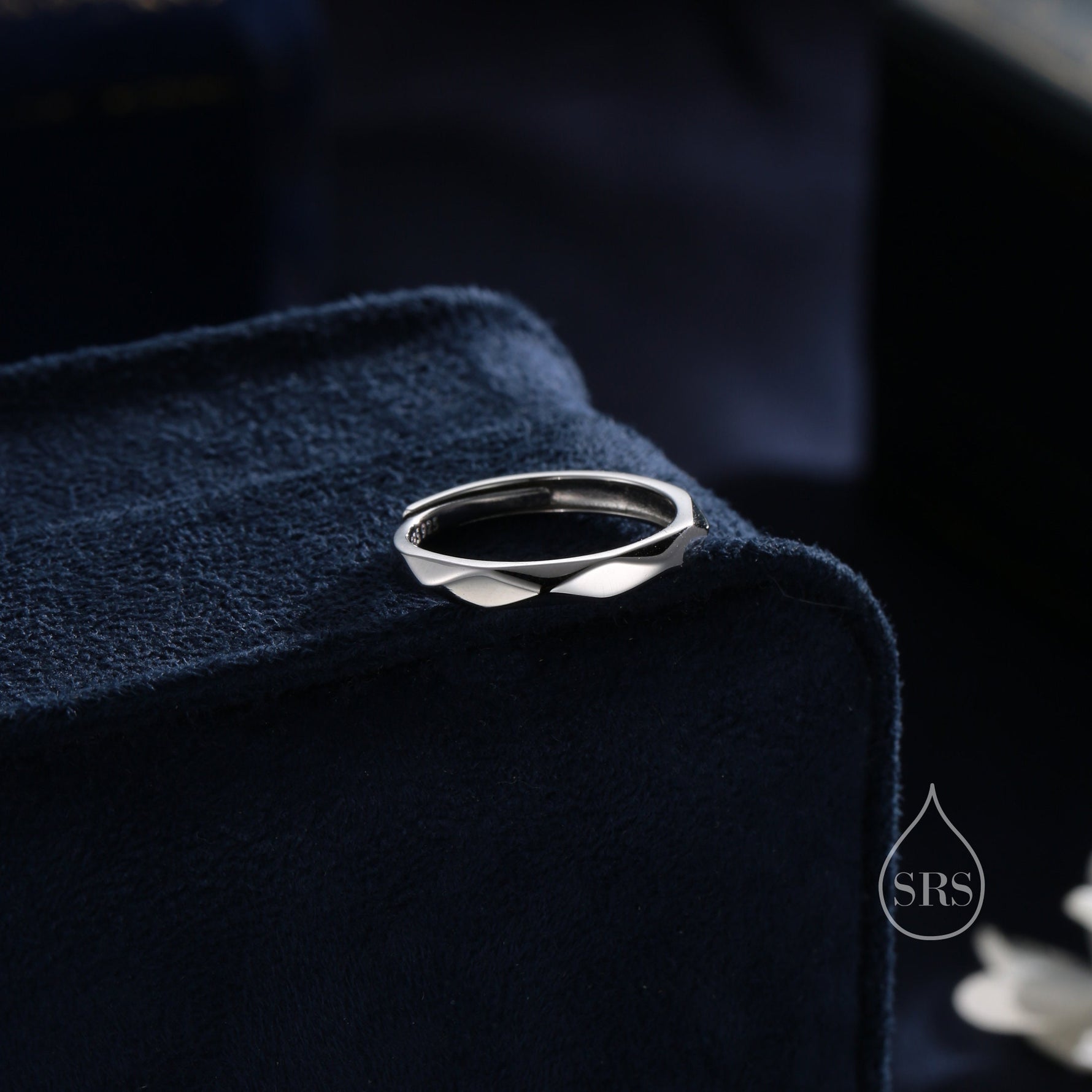 Sterling Silver Minimalist Facted Ring, Adjustable Size, Minimalist Diamond Cut Ring