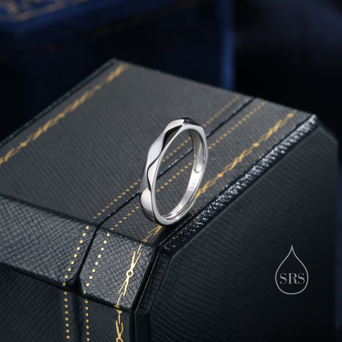 Sterling Silver Minimalist Facted Ring, Adjustable Size, Minimalist Diamond Cut Ring