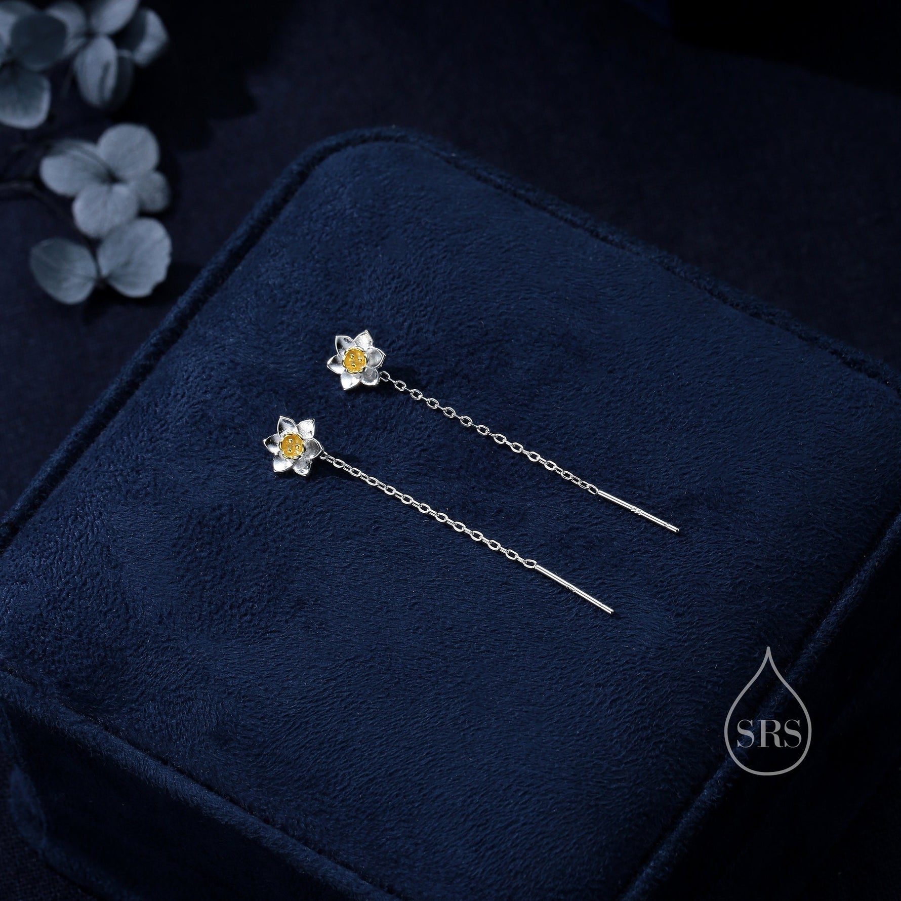 Daffodil Flower Threader Earrings in Sterling Silver, Daffodil with Dangle Chain Earrings, Daffodil Pull Through Chain Earrings