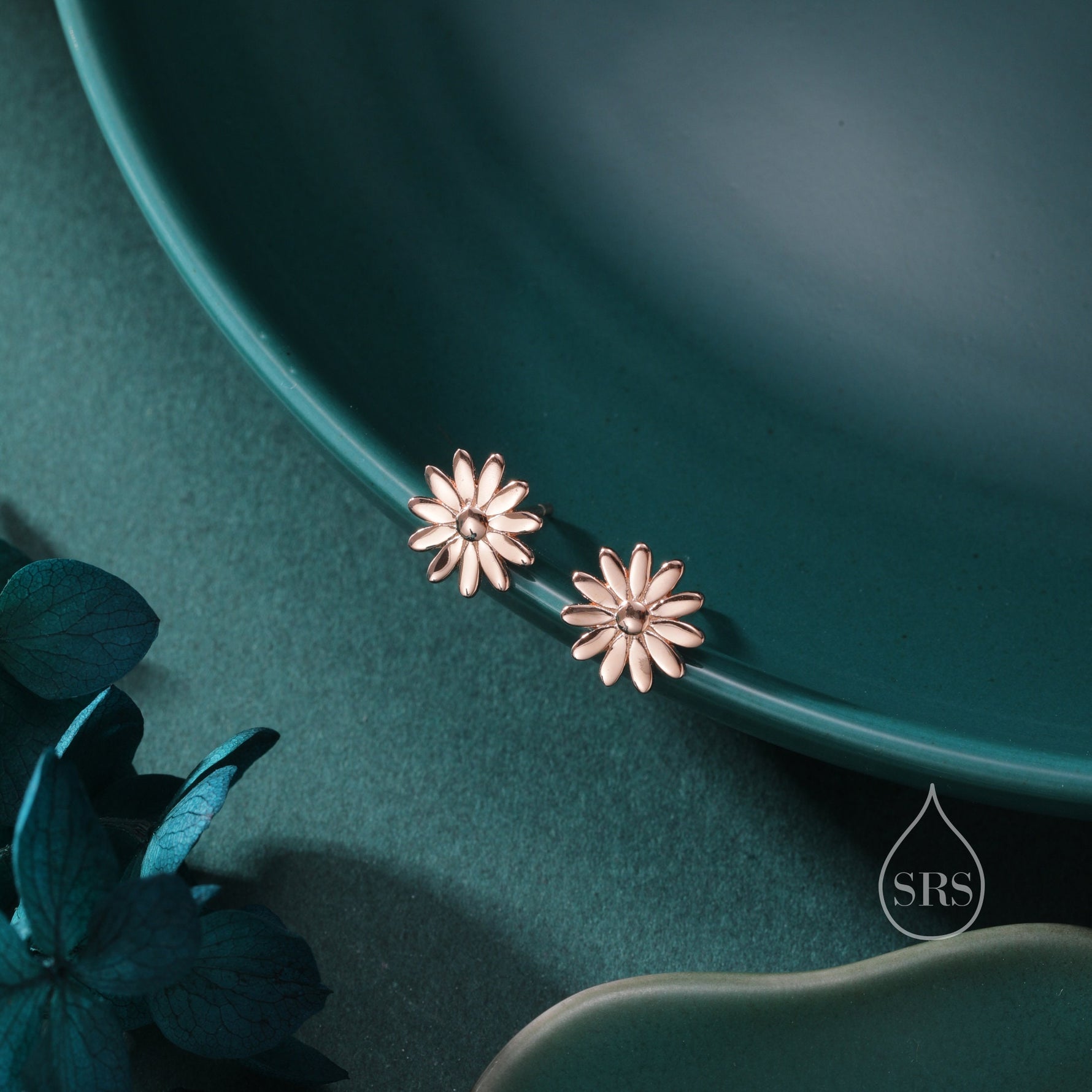 Daisy Flower Stud Earrings in Sterling Silver, Silver or Gold or Rose Gold, Silver Daisy Earrings, Silver Daisy Blossom Earrings