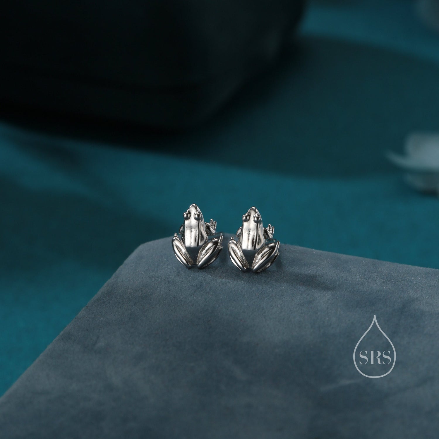 Tiny Sitting Frog Stud Earrings in Sterling Silver, Tree Frog Earrings, Silver or Gold or Rose Gold, Rain Forest Frog Nature Inspired
