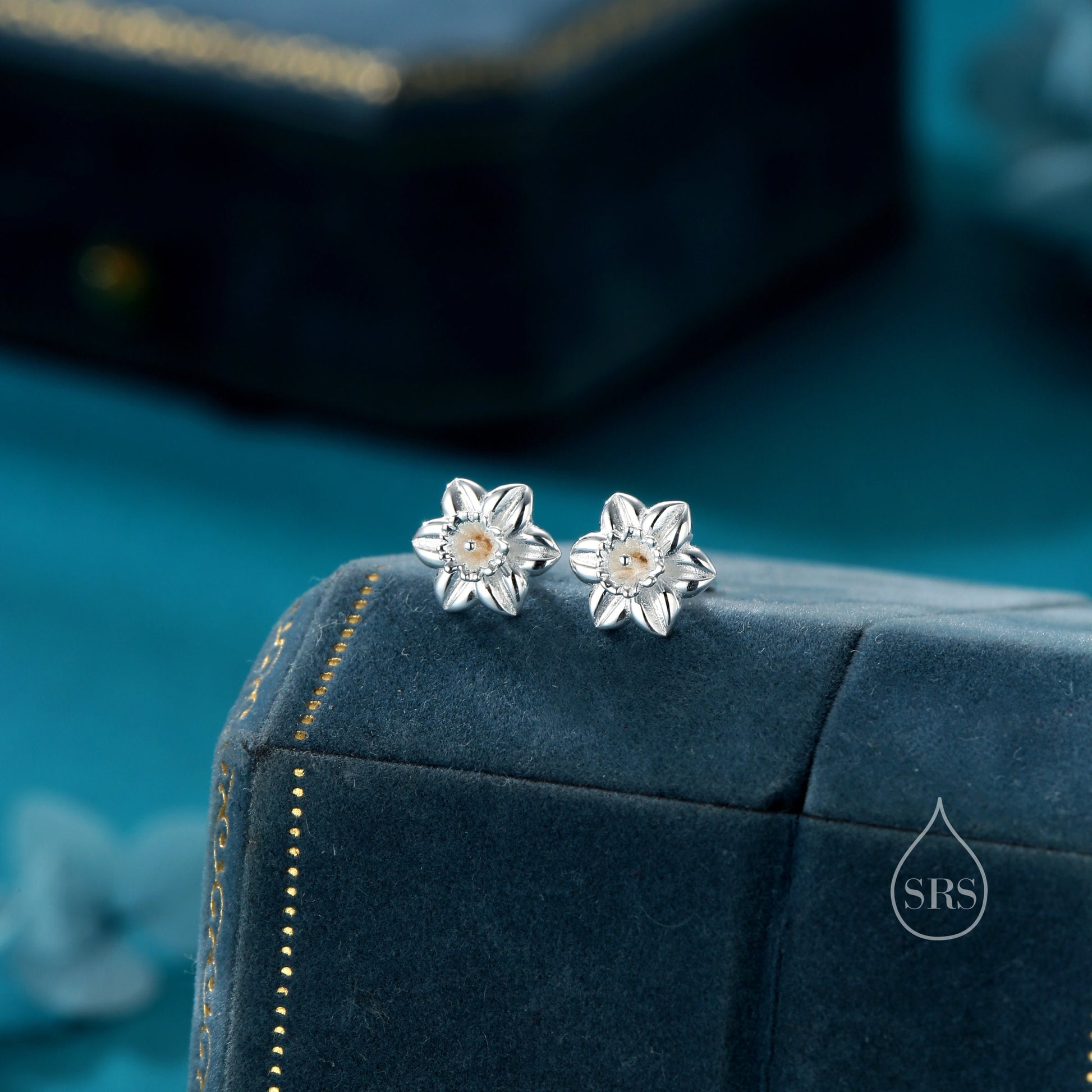 Daffodil Stud Earrings in Sterling Silver, Tiny Flower Earrings, Three Finishes, Daffodil Earrings, March Birth Flower, Gold or Rose Gold