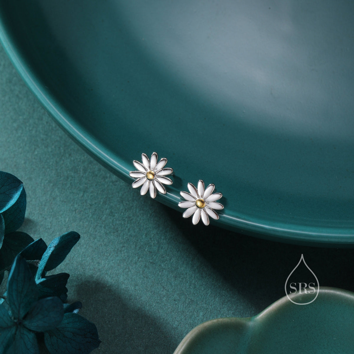 Daisy Flower Stud Earrings in Sterling Silver, Solid Silver with Part Gold Plate, Silver Daisy Earrings, Silver Daisy Blossom Earrings