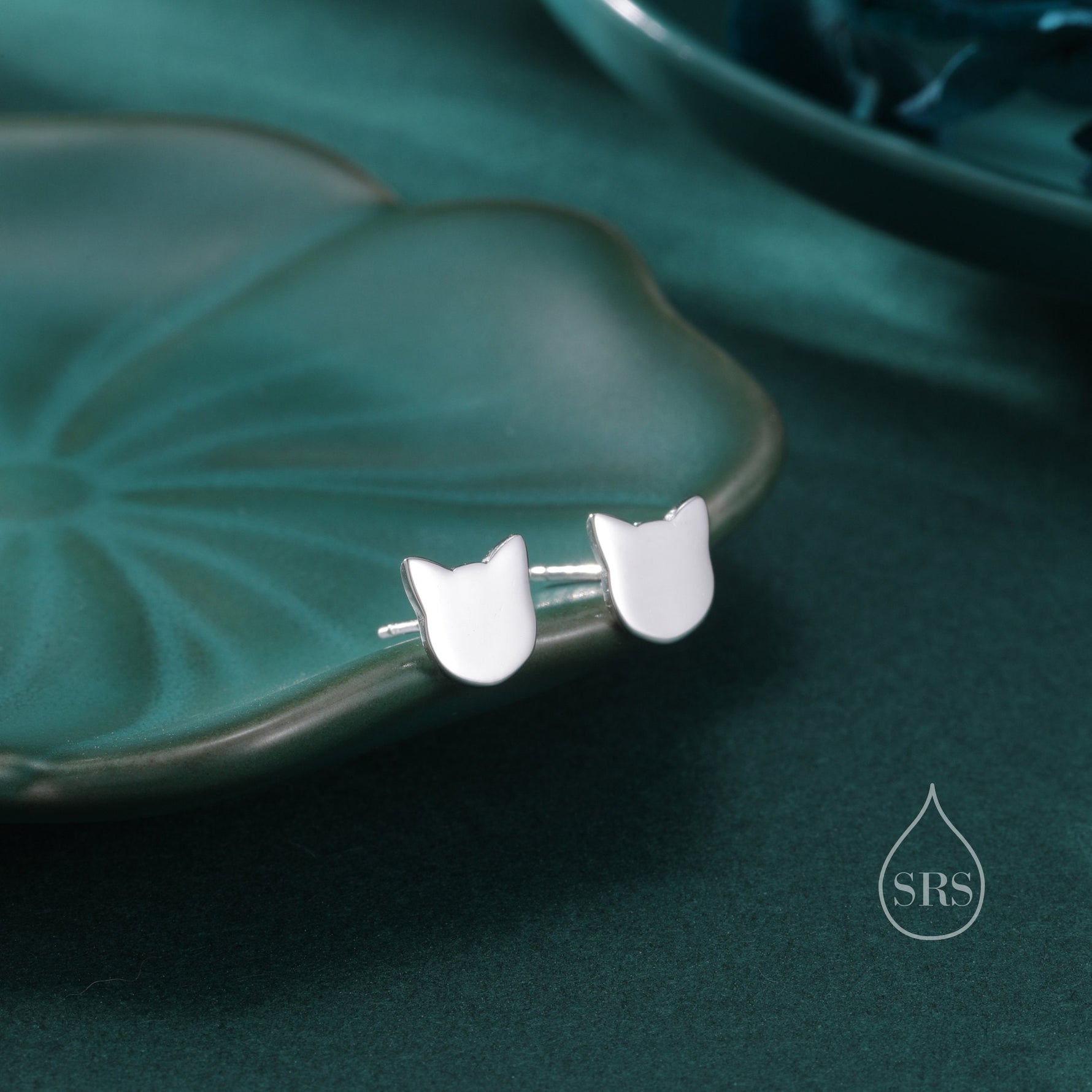 Minimalist Cat Face Stud Earrings in Sterling Silver, Silver or Gold or Rose Gold, Minimal Cat Earrings