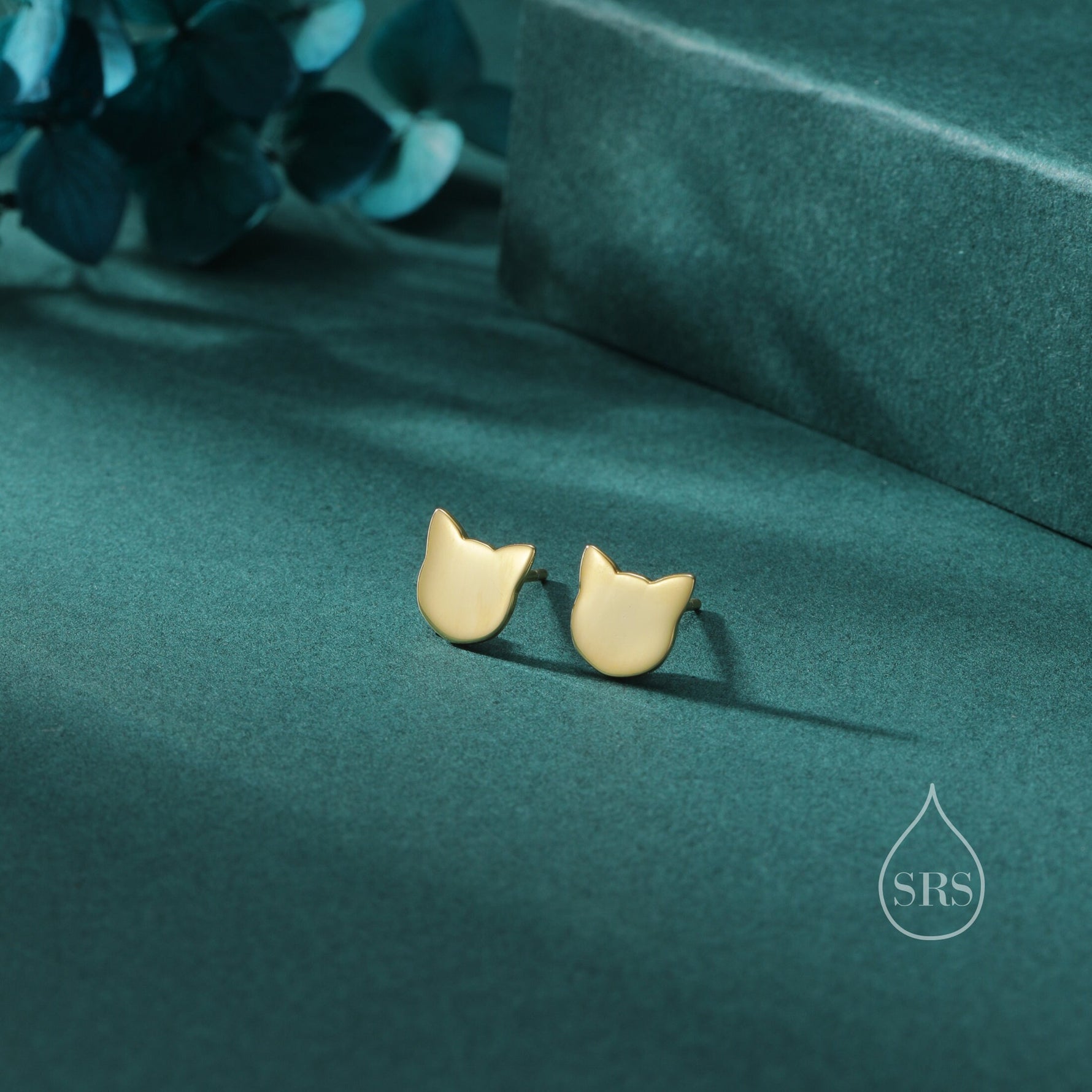 Minimalist Cat Face Stud Earrings in Sterling Silver, Silver or Gold or Rose Gold, Minimal Cat Earrings