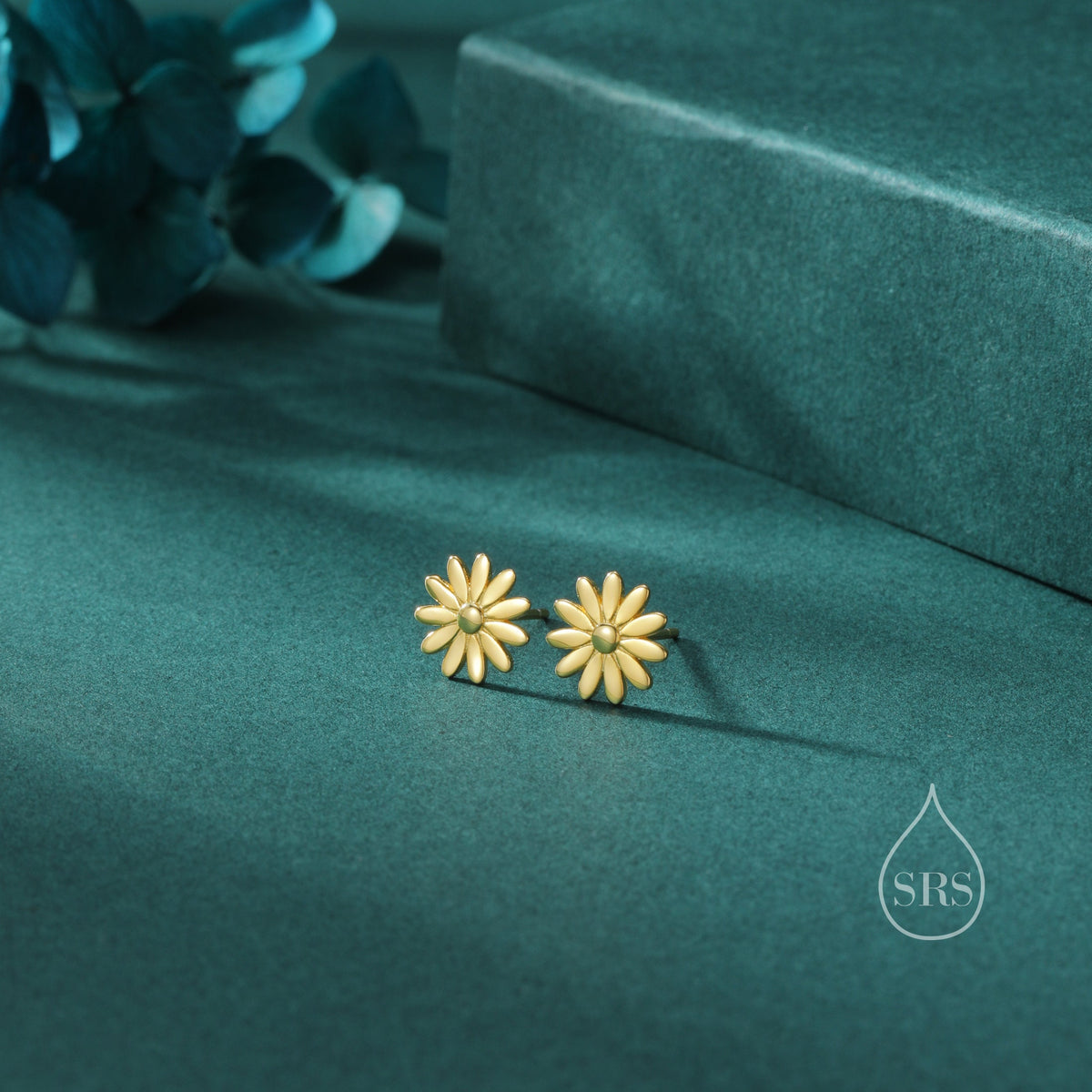 Daisy Flower Stud Earrings in Sterling Silver, Silver or Gold or Rose Gold, Silver Daisy Earrings, Silver Daisy Blossom Earrings