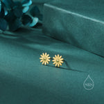 Daisy Flower Stud Earrings in Sterling Silver, Silver or Gold or Rose Gold, Silver Daisy Earrings, Silver Daisy Blossom Earrings