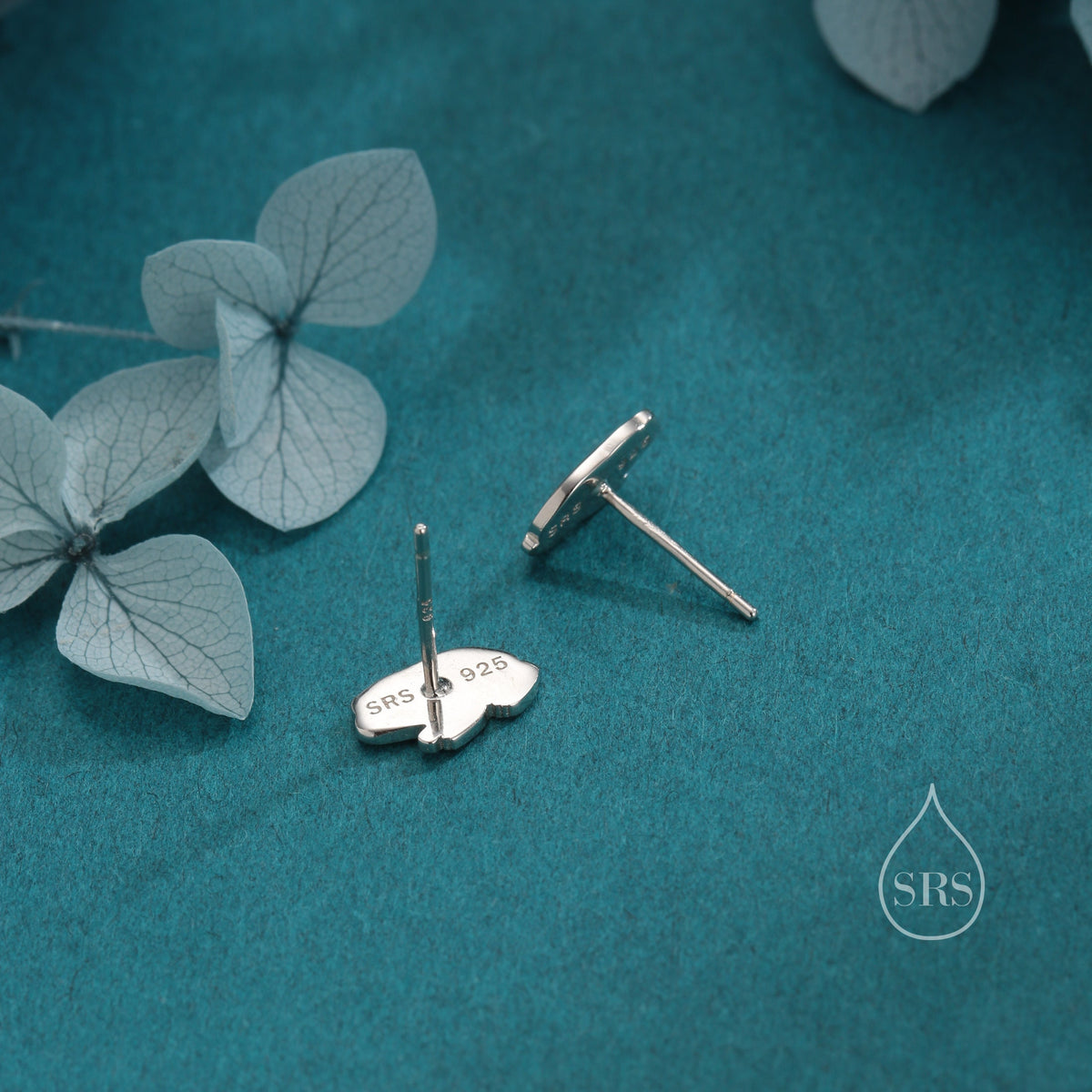Mismatched Enamel Frog and Mushroom Stud Earrings in Sterling Silver, Kawaii Mushroom and Frog Earrings, Asymmetric Green Frog Earrings,