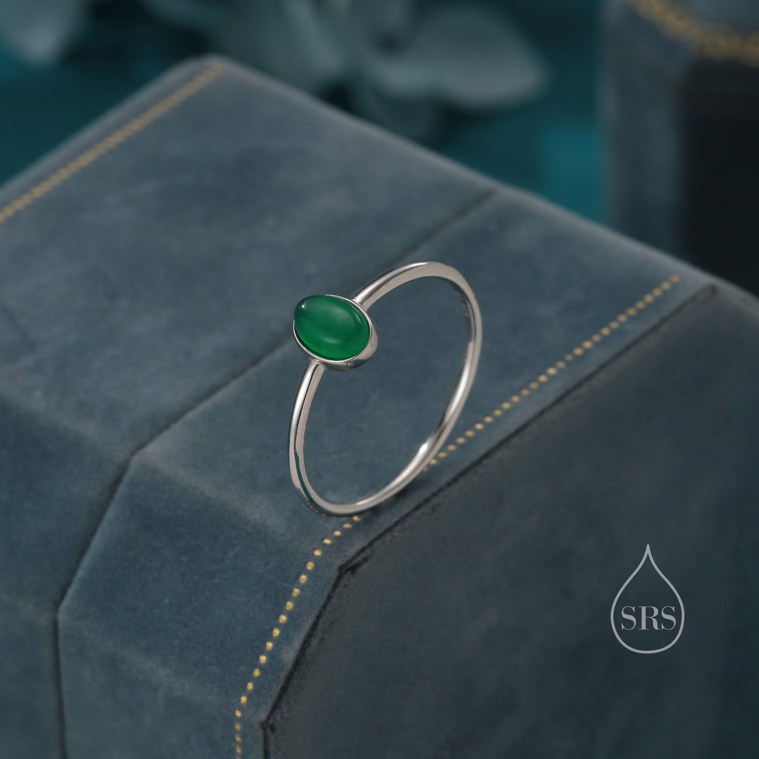 Oval Green Onyx Bezel Gemstone Ring