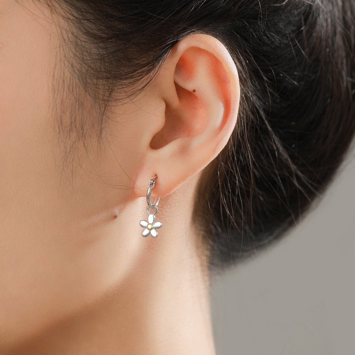 Daisy Dangle Drop Huggie Hoop in Sterling Silver, Partial Gold, Flower hoop Earrings, Forget Me Not Floral Earrings, 8mm Inner Diameter