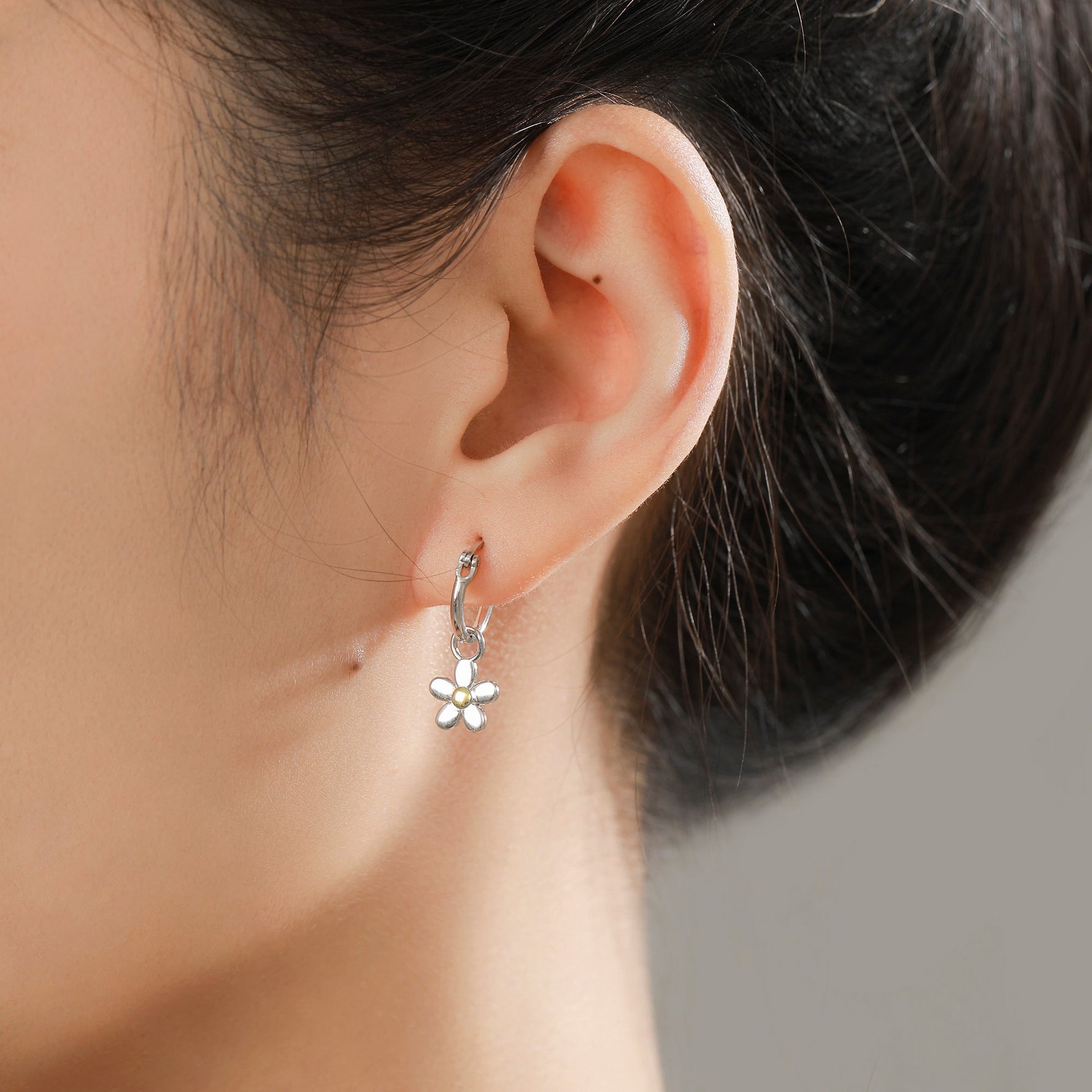 Daisy Dangle Drop Huggie Hoop in Sterling Silver, Partial Gold, Flower hoop Earrings, Forget Me Not Floral Earrings, 8mm Inner Diameter