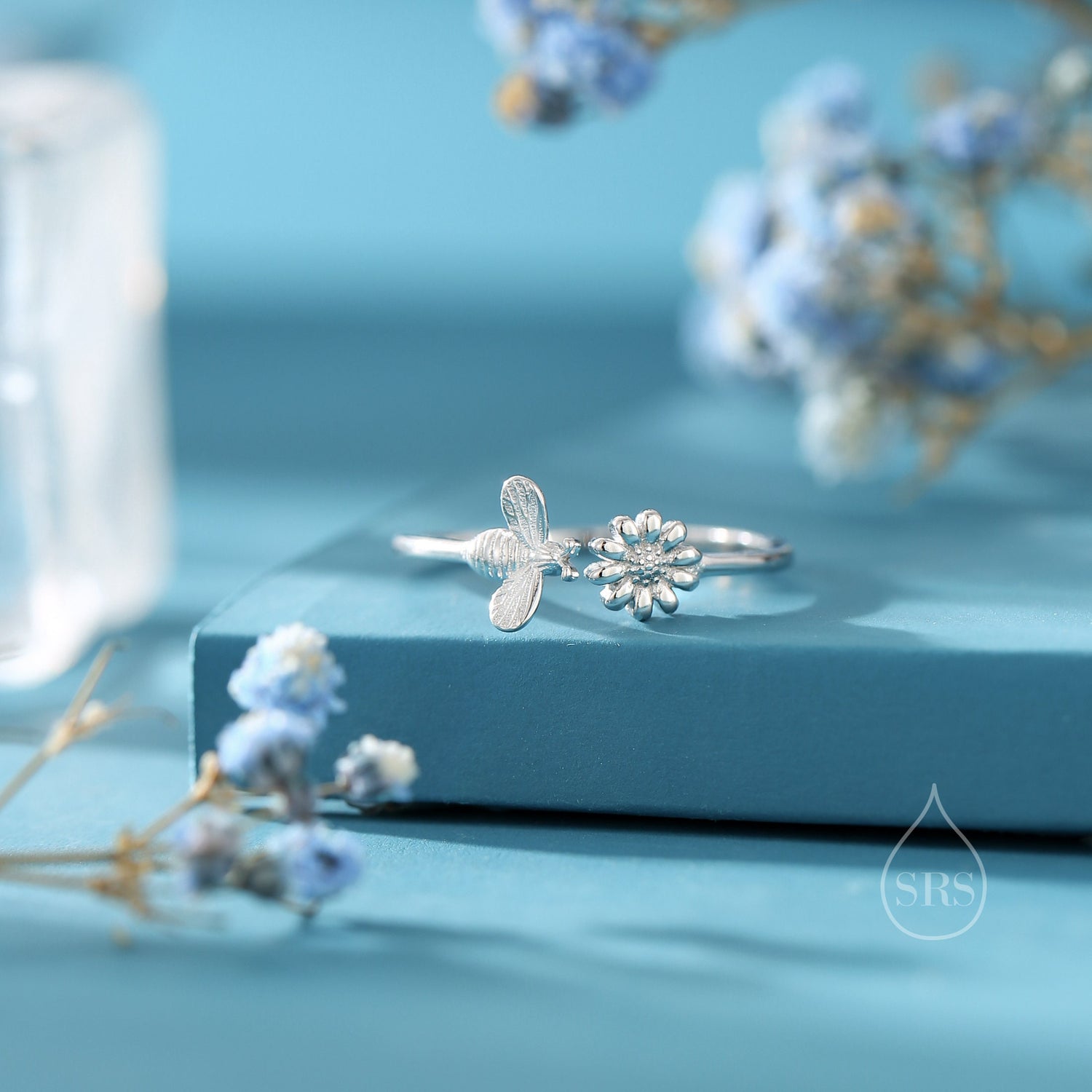 Bumble Bee and Daisy Ring in Sterling Silver, Adjustable Size,  Bee and Flower Ring, Honey Bee Ring,  Animal Ring, Bee Jewellery