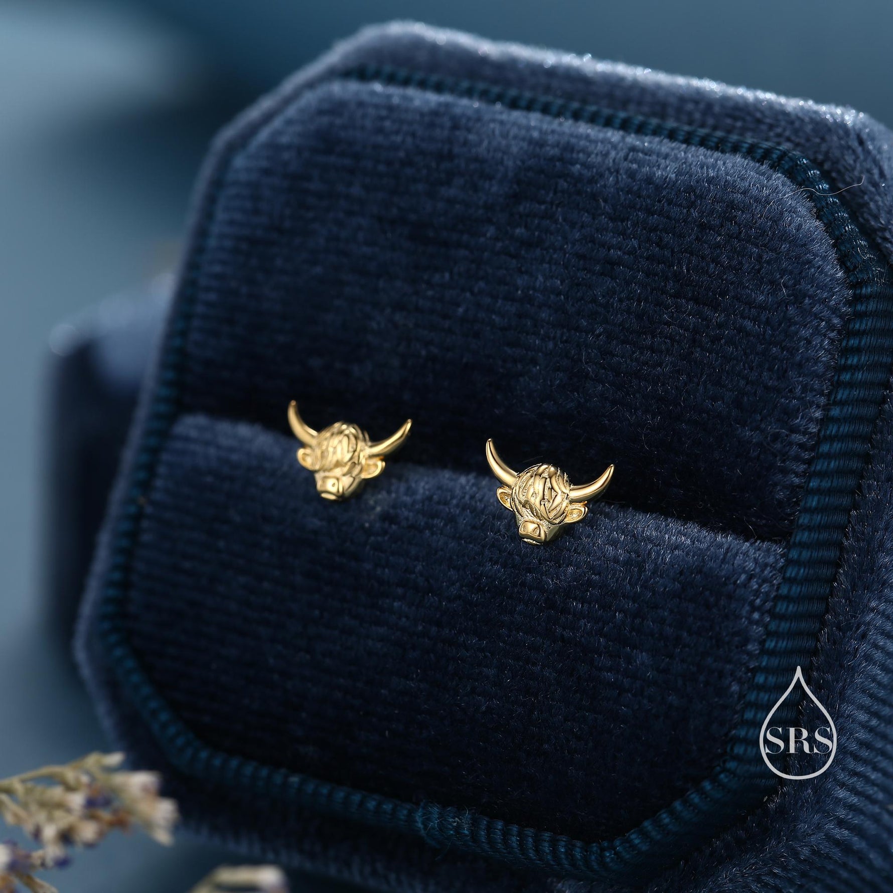 Highland Cow 16G Internally Threaded Flat Back Earrings in Sterling Silver, Animal Earrings