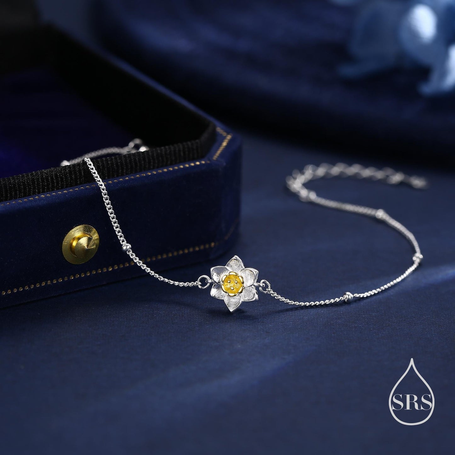 Daffodil Jewellery Set in Sterling Silver — Rhodium-Coated Earrings and Necklace with 18ct Gold-Plated Details