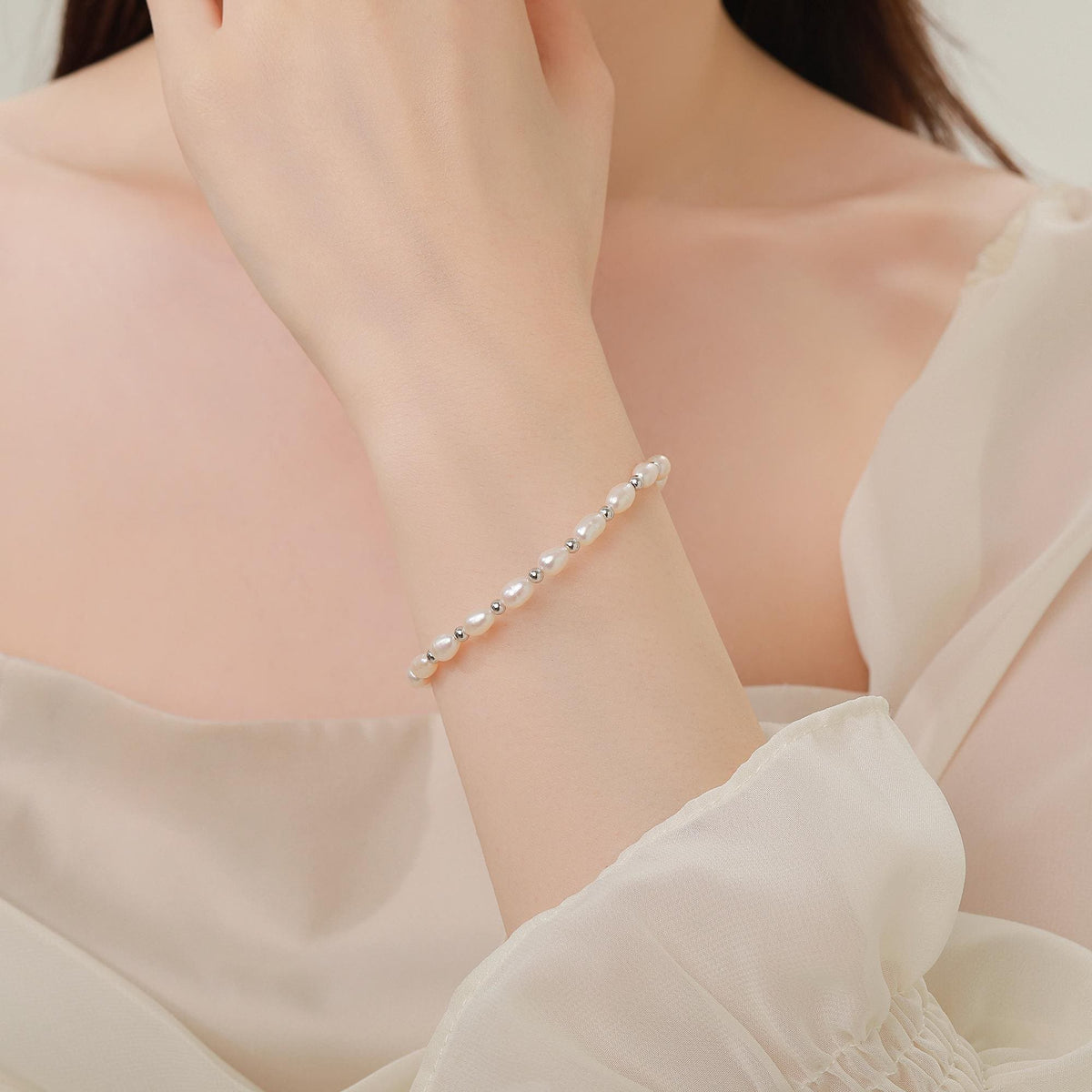 Oval Pearl and Silver Bead Bracelet