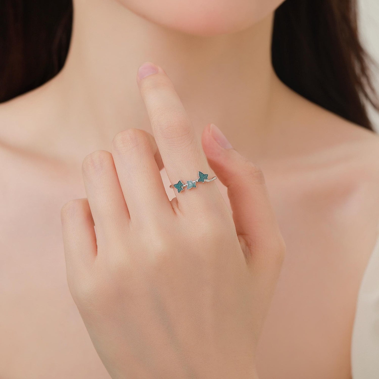 Enamel Ivy Leaf Motif Ring in Sterling Silver, Adjustable Size, Climbing Ivy Botanical Jewellery,  Enamel Leaf Ring