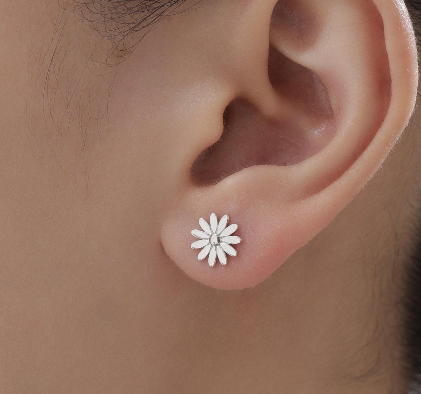 Daisy Flower Stud Earrings in Sterling Silver, Silver or Gold or Rose Gold, Silver Daisy Earrings, Silver Daisy Blossom Earrings