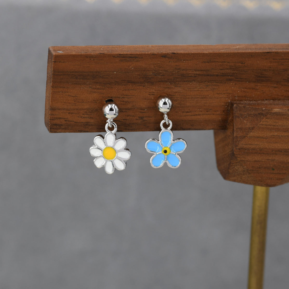 Sterling Silver Mismatched Enamel Daisy and Forget Me Not Flower Drop Stud Earrings, Dainty Asymmetric Forget-me-not and Daisy Earrings