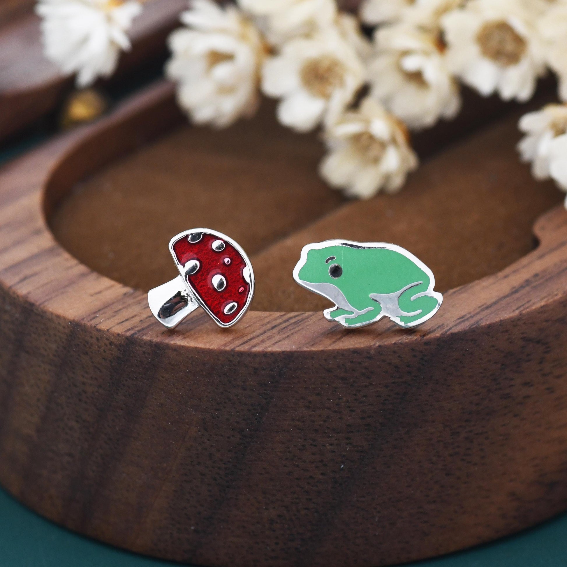 Mismatched Enamel Frog and Mushroom Stud Earrings in Sterling Silver, Kawaii Mushroom and Frog Earrings, Asymmetric Green Frog Earrings,