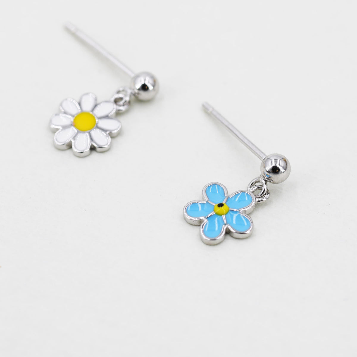 Sterling Silver Mismatched Enamel Daisy and Forget Me Not Flower Drop Stud Earrings, Dainty Asymmetric Forget-me-not and Daisy Earrings