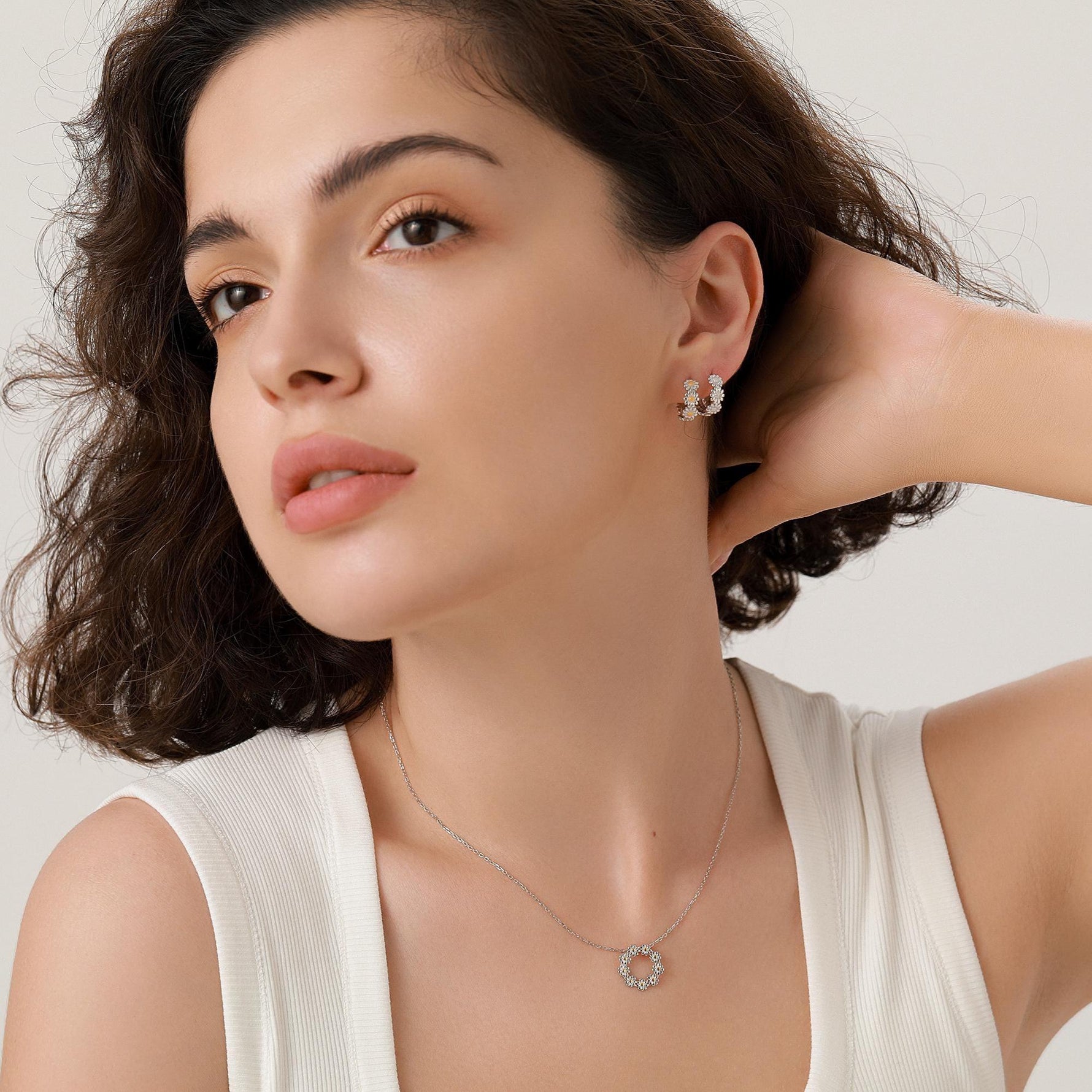 Daisy Flower Chain Huggie Hoop in Sterling Silver, Delicate Flower hoop Earrings, Floral Earrings, 10mm Inner Diameter
