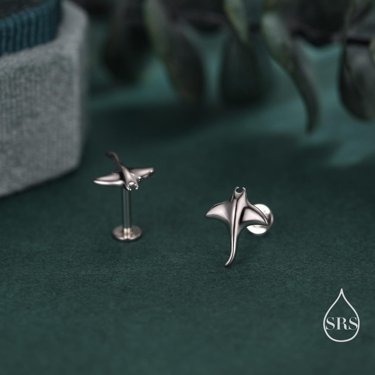 Sterling Silver Manta Ray 16G Internally Threaded Flat Back Earrings, Animal Earrings