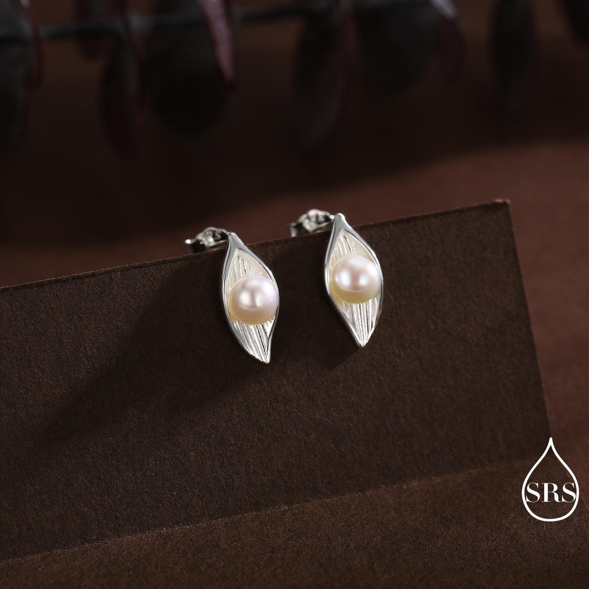 Sterling Silver Calla Lily Flower Blossom Stud Earrings with Fresh Water Pearls, Nature Inspired Pretty and Elegant Jewellery D26