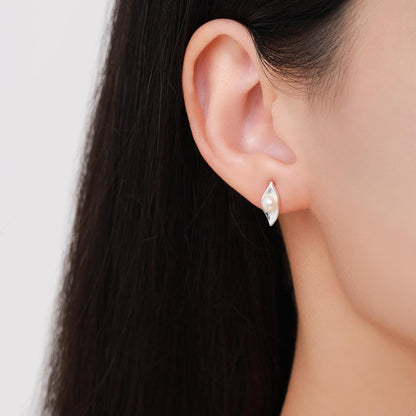 Sterling Silver Calla Lily Flower Blossom Stud Earrings with Fresh Water Pearls, Nature Inspired Pretty and Elegant Jewellery D26