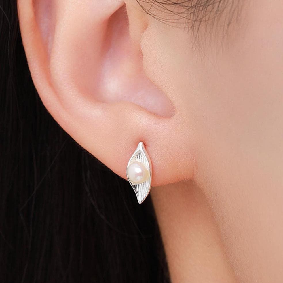 Sterling Silver Calla Lily Flower Blossom Stud Earrings with Fresh Water Pearls, Nature Inspired Pretty and Elegant Jewellery