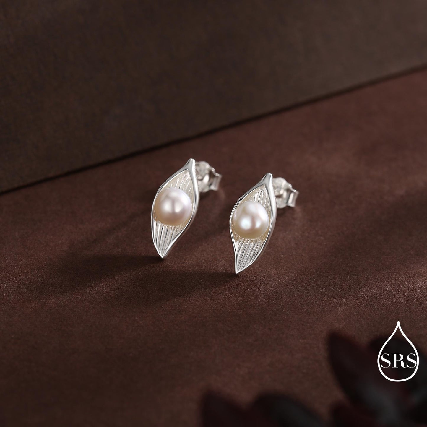 Sterling Silver Calla Lily Flower Blossom Stud Earrings with Fresh Water Pearls, Nature Inspired Pretty and Elegant Jewellery D26
