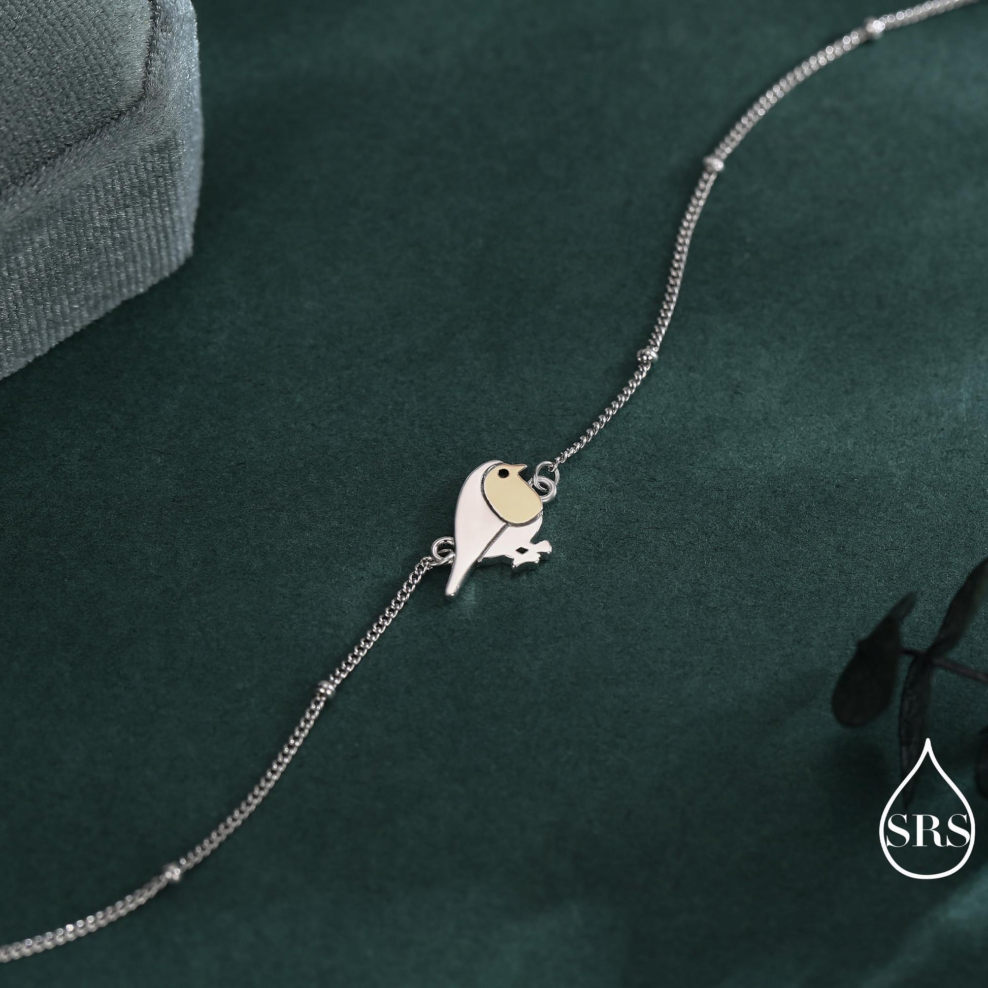 Robin Bird Bracelet in Sterling Silver. Robin Bracelet with a Satellite Chain, Nature Inspired Bird Jewellery, Minimalist, Simple and Tiny