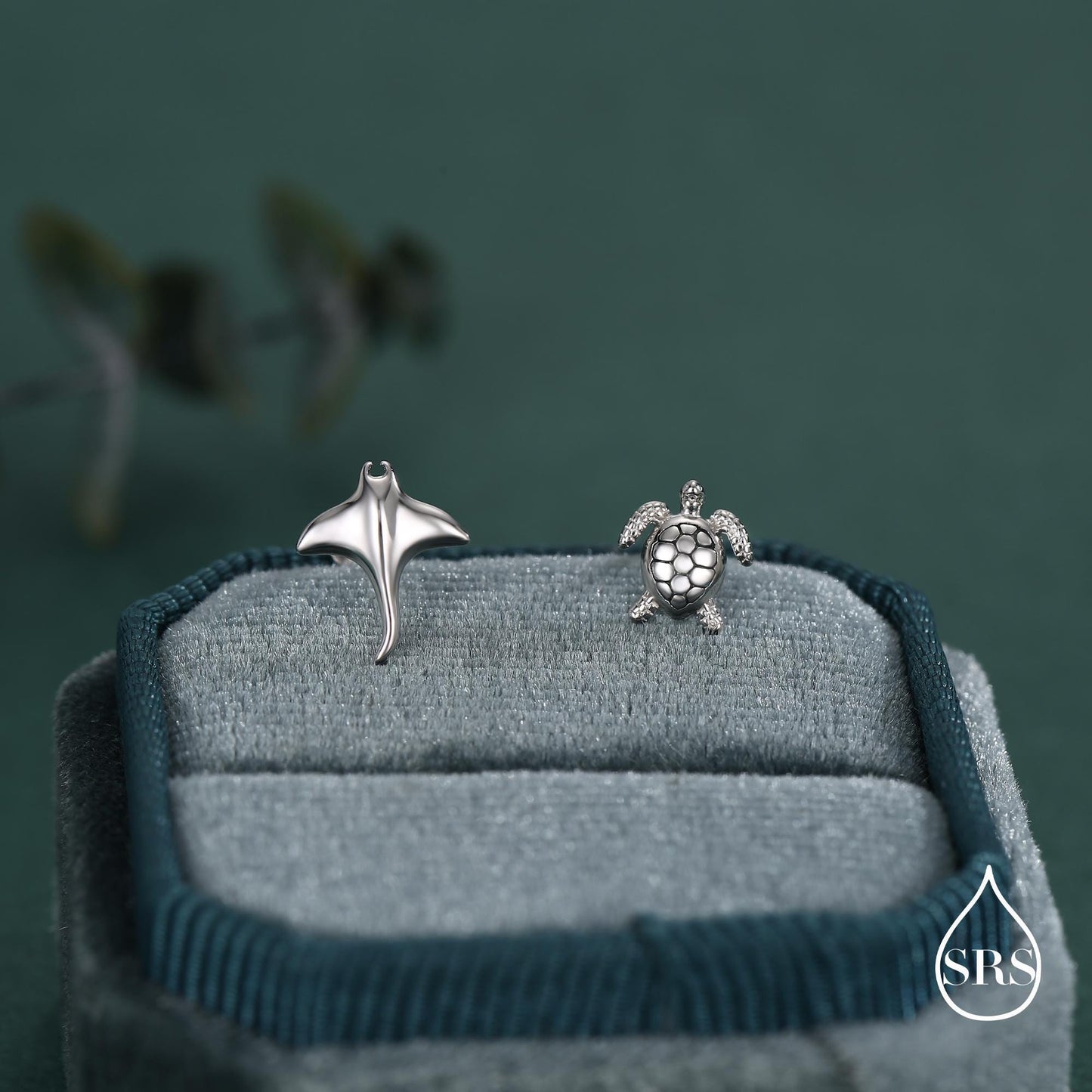 Sterling Silver Manta Ray & Sea Turtle Stud Earrings – Ocean Animal Mismatched Earrings, Minimalist Marine Life Jewellery, Beach Lover Gift