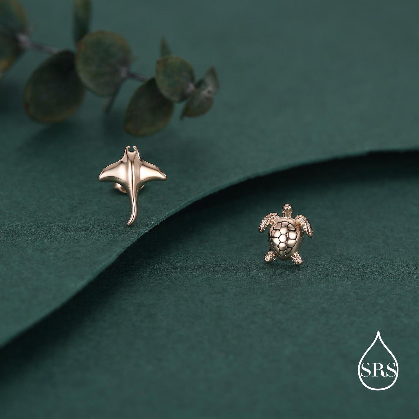 Sterling Silver Manta Ray & Sea Turtle Stud Earrings – Ocean Animal Mismatched Earrings, Minimalist Marine Life Jewellery, Beach Lover Gift