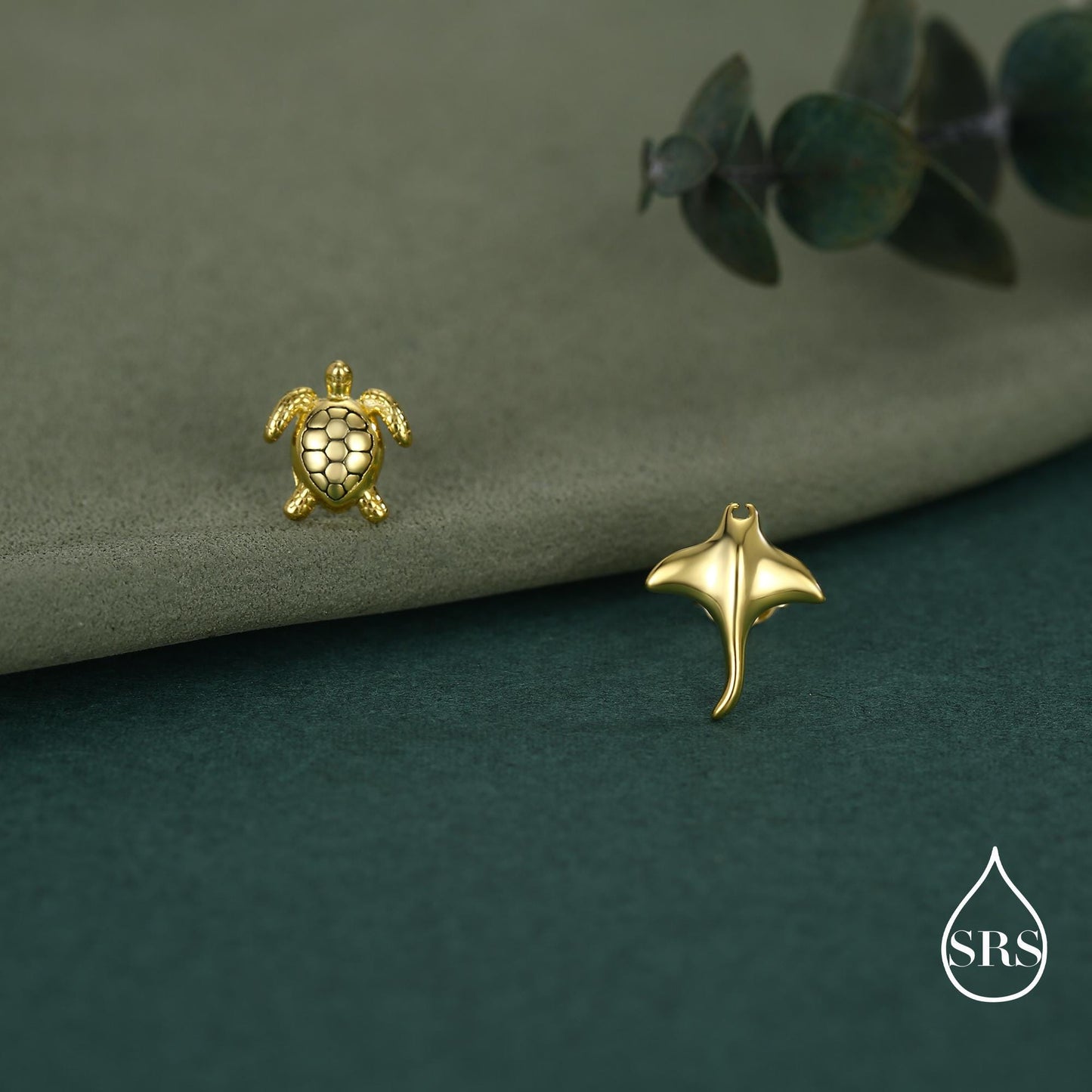 Sterling Silver Manta Ray & Sea Turtle Stud Earrings – Ocean Animal Mismatched Earrings, Minimalist Marine Life Jewellery, Beach Lover Gift