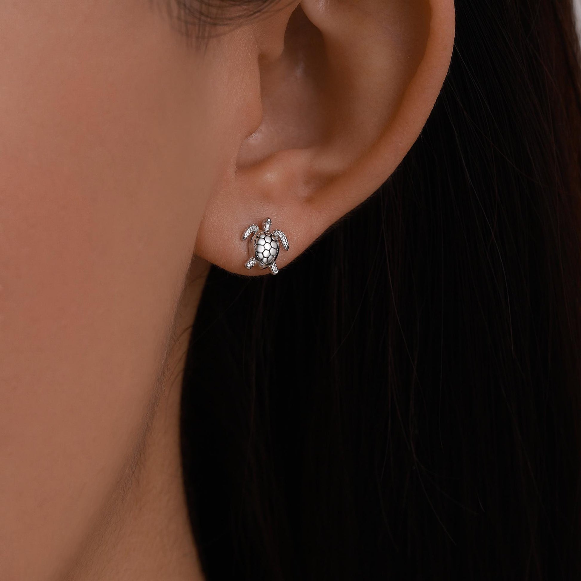 Sterling Silver Manta Ray & Sea Turtle Stud Earrings – Ocean Animal Mismatched Earrings, Minimalist Marine Life Jewellery, Beach Lover Gift