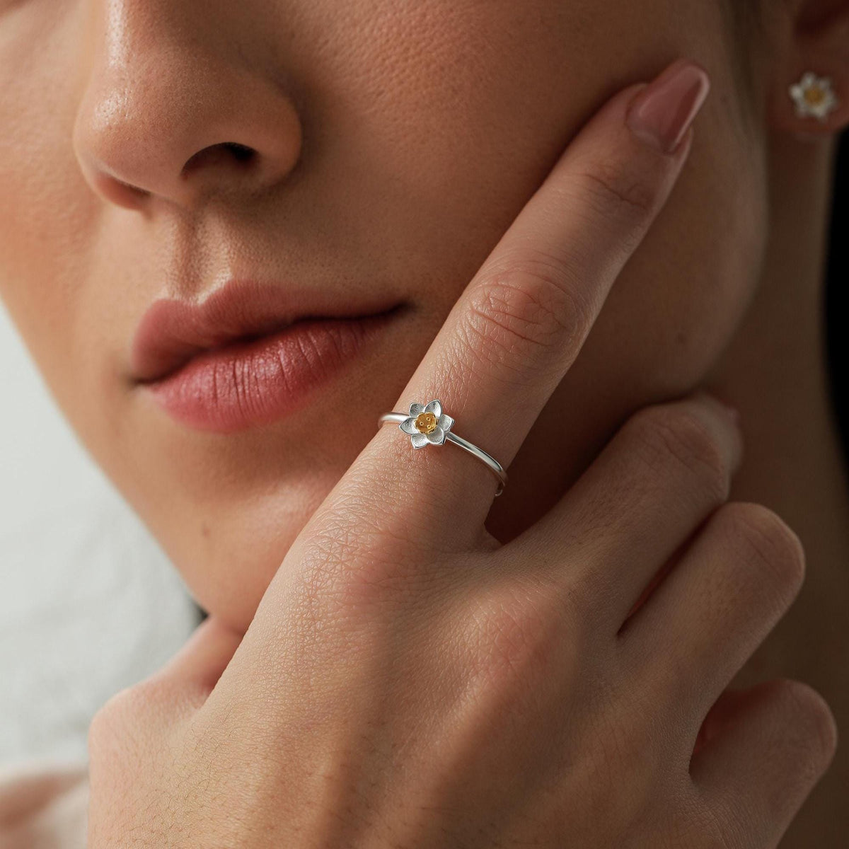 Sterling Silver Daffodil Flower Ring, Adjustable Size, Daffodil Ring ring, Silver and Gold Flower Ring, Dainty and Delicate