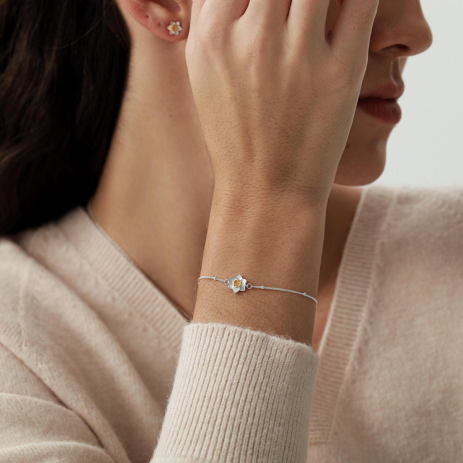 Daffodil Flower Bracelet with a Satellite Chain