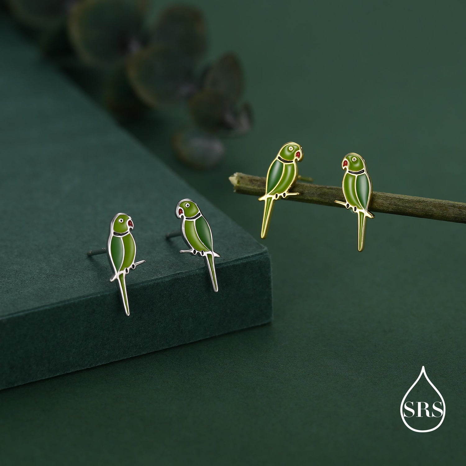 Sterling Silver Green Enamel Parakeet Parrot Earrings， Bird Earrings