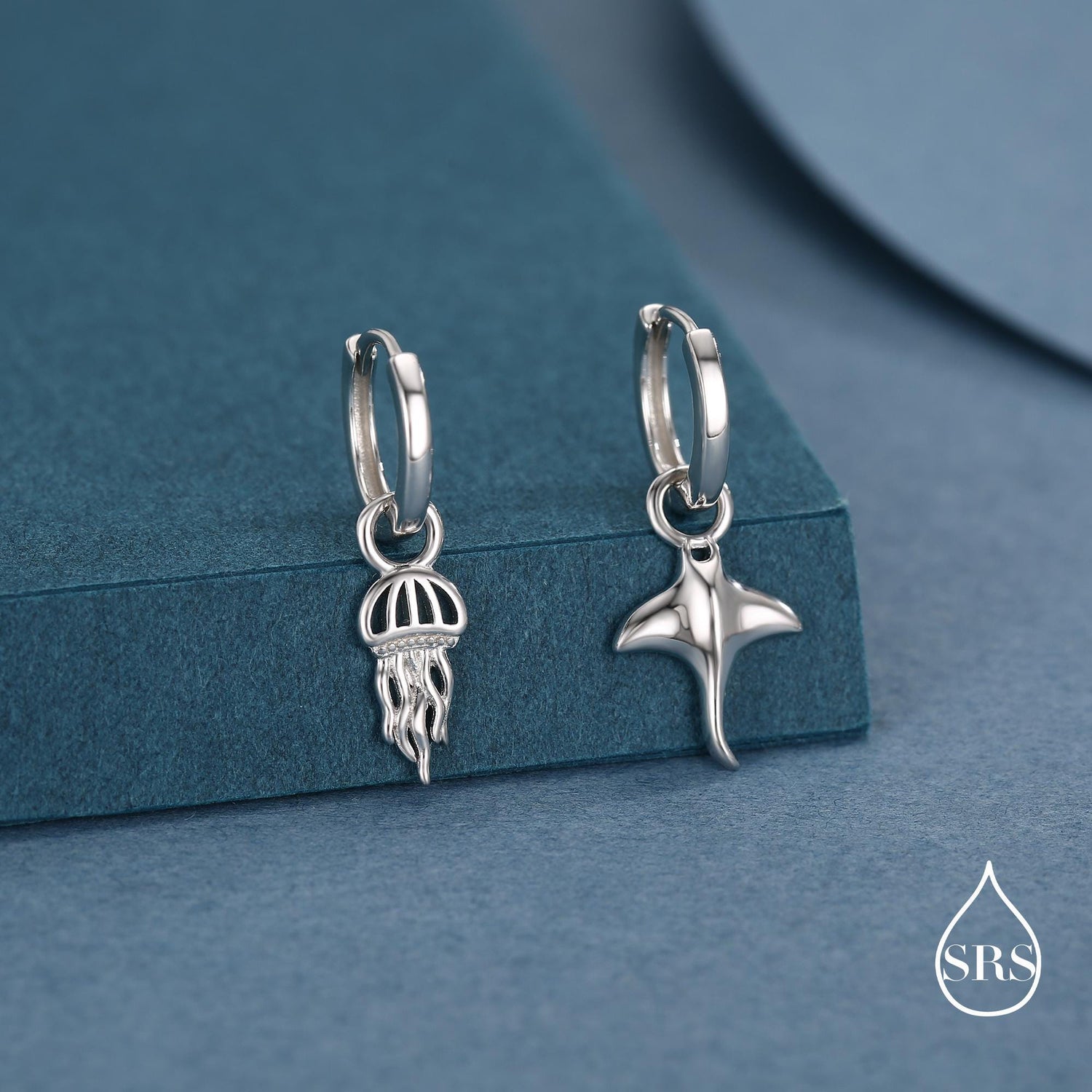 Mismatched Manta Ray Fish and Jellyfish Huggie Hoop Earrings, Asymmetric Stingray and Jellyfish Dangle Hoop Earrings, Fish Dangle Earrings