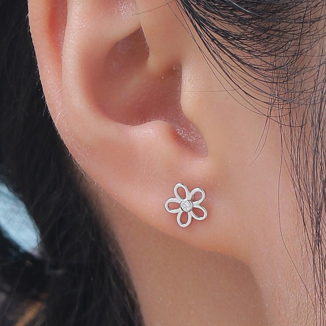 Small Forget-me-not Flower Blossom Stud Earrings in Sterling Silver, Nature Inspired Dainty Jewellery E59