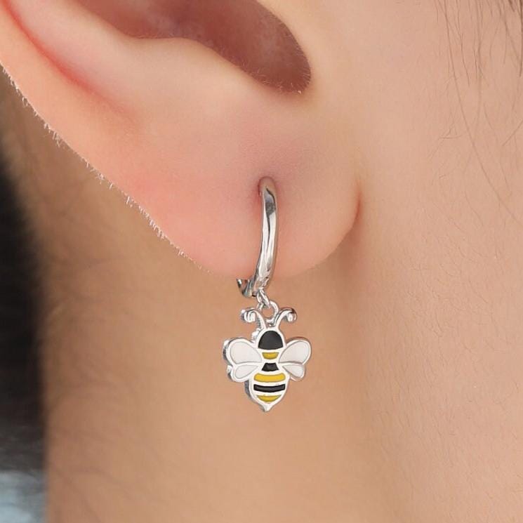 Mismatched Bumble Bee and Daisy Huggie Hoops in Sterling Silver, Silver or Gold, Asymmetric Cute Bee Hoop Earrings,