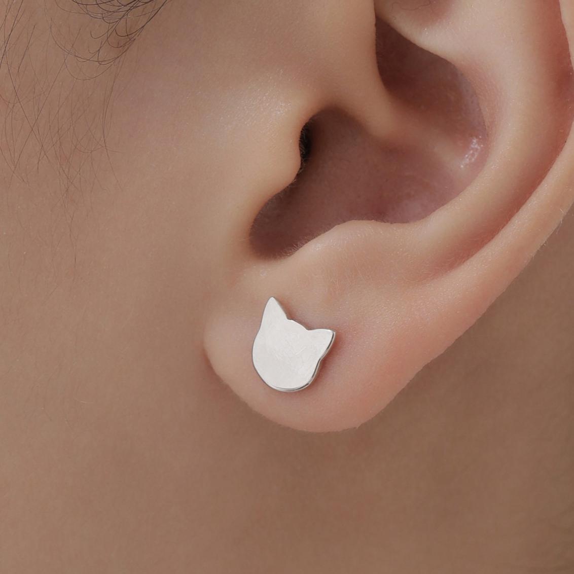 Minimalist Cat Face Stud Earrings in Sterling Silver, Silver or Gold or Rose Gold, Minimal Cat Earrings