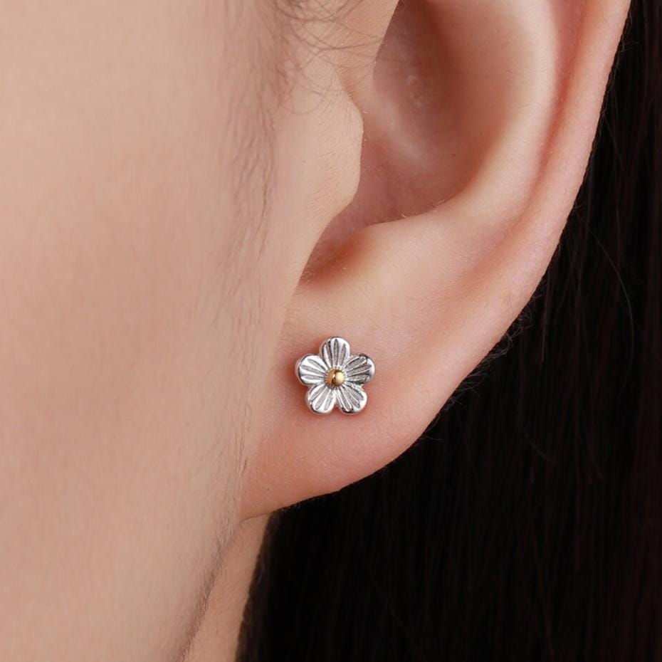 Tiny Forget Me Not Flower Stud Earrings in Sterling Silver, Tiny Flower Earrings, Small Daisy Earrings, Forget-me-not Stud