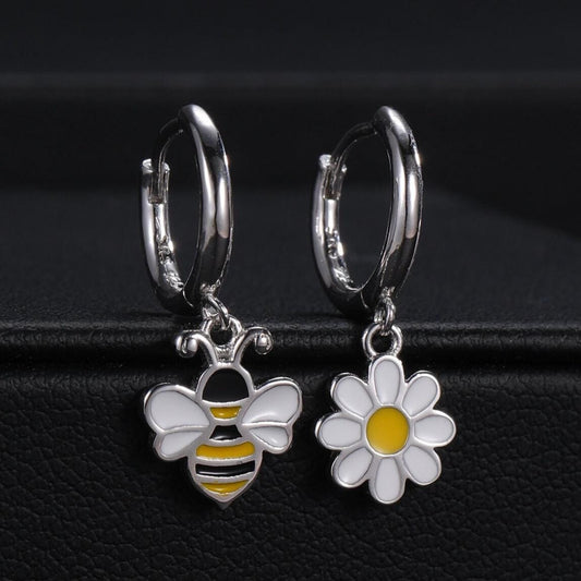 Mismatched Bumble Bee and Daisy Huggie Hoops in Sterling Silver, Silver or Gold, Asymmetric Cute Bee Hoop Earrings,