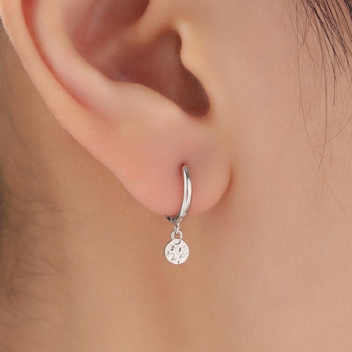 Tiny Hammered Disks Dangle Huggie Hoop in Sterling Silver, Silver or Gold or Rose Gold, Skinny Disks Earrings, Minimalist Hammered Disk Hoop