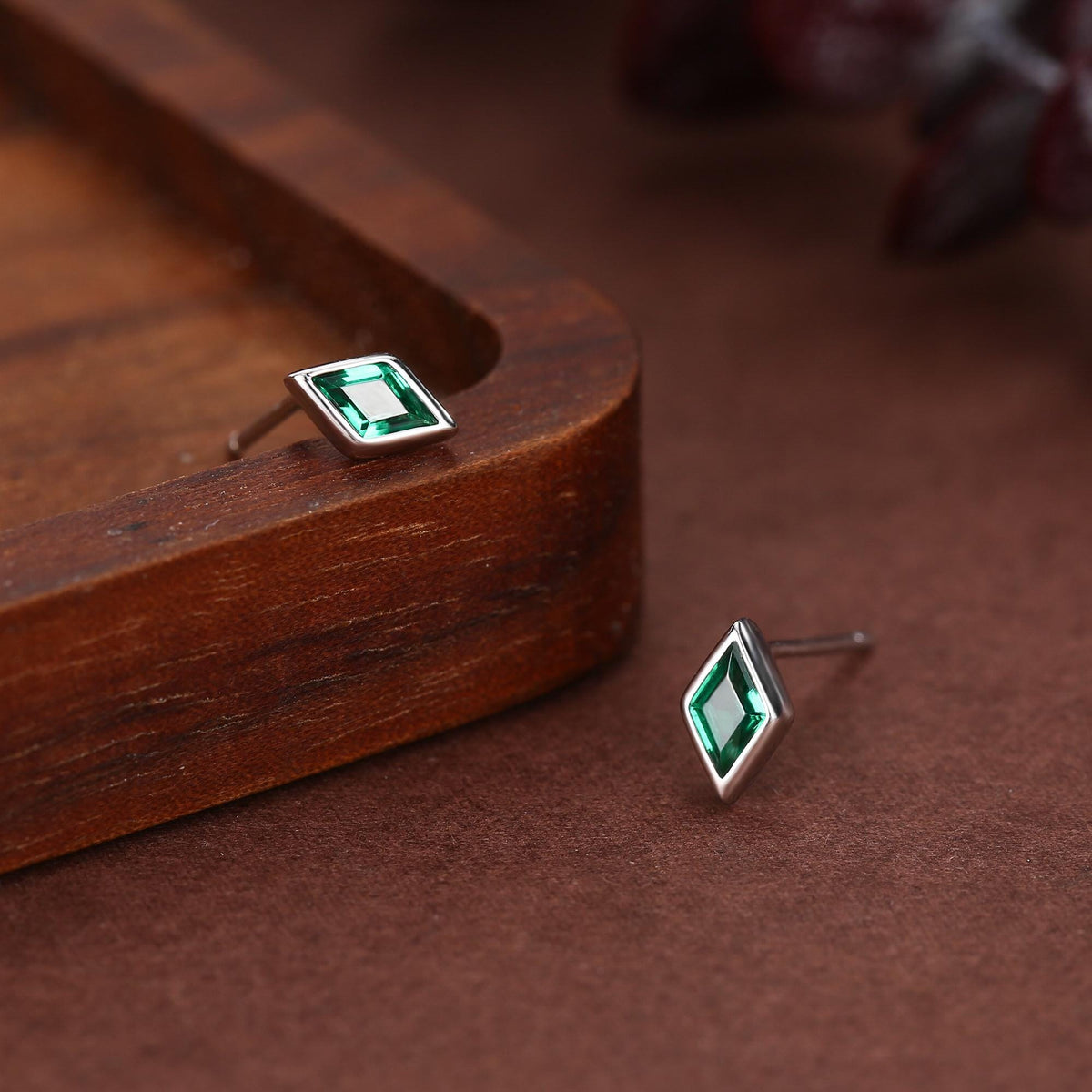 Sterling Silver Emerald Green CZ Rhombus Stud Earrings