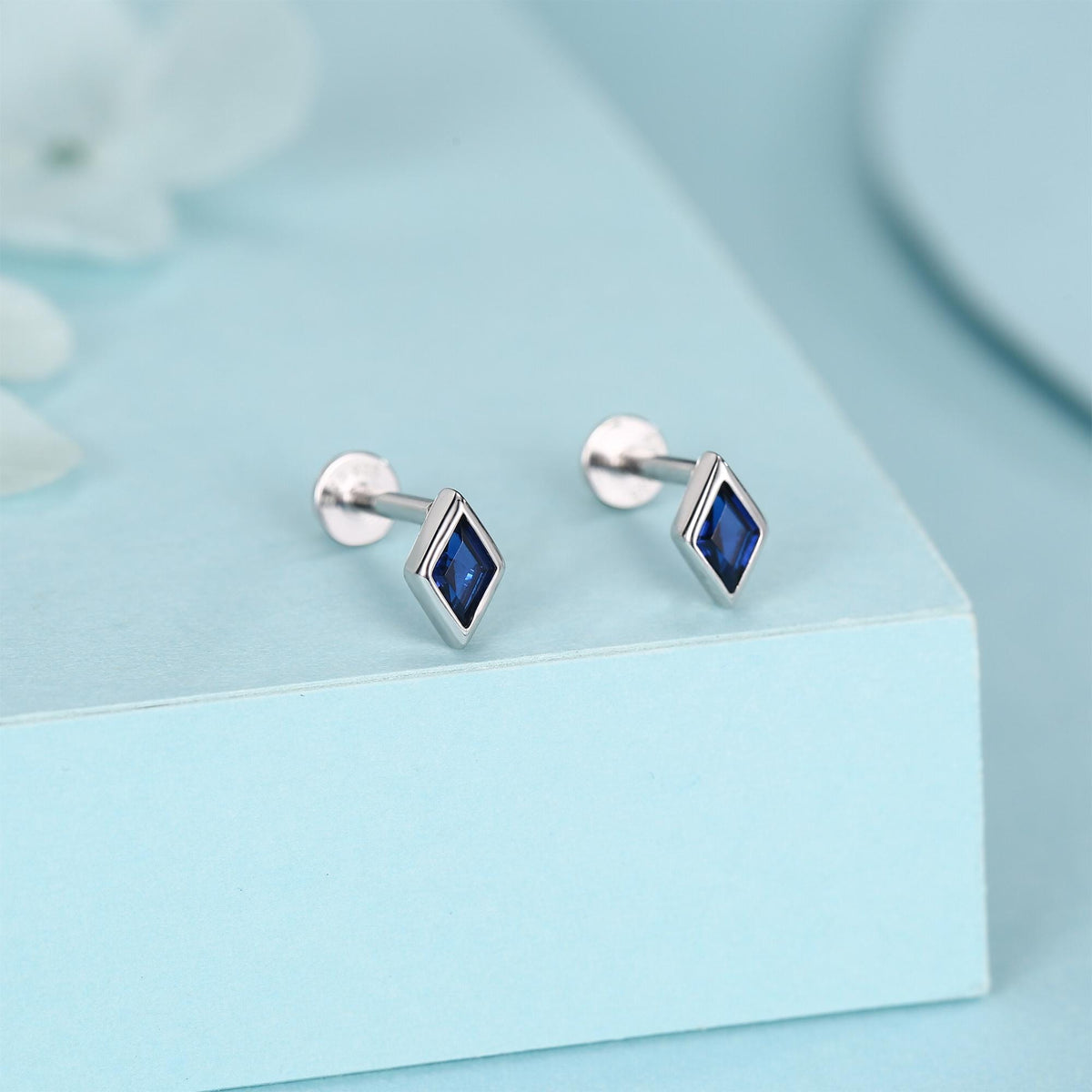 Sterling Silver Sapphire Blue CZ Rhombus 16G Flat Back Labret Earrings