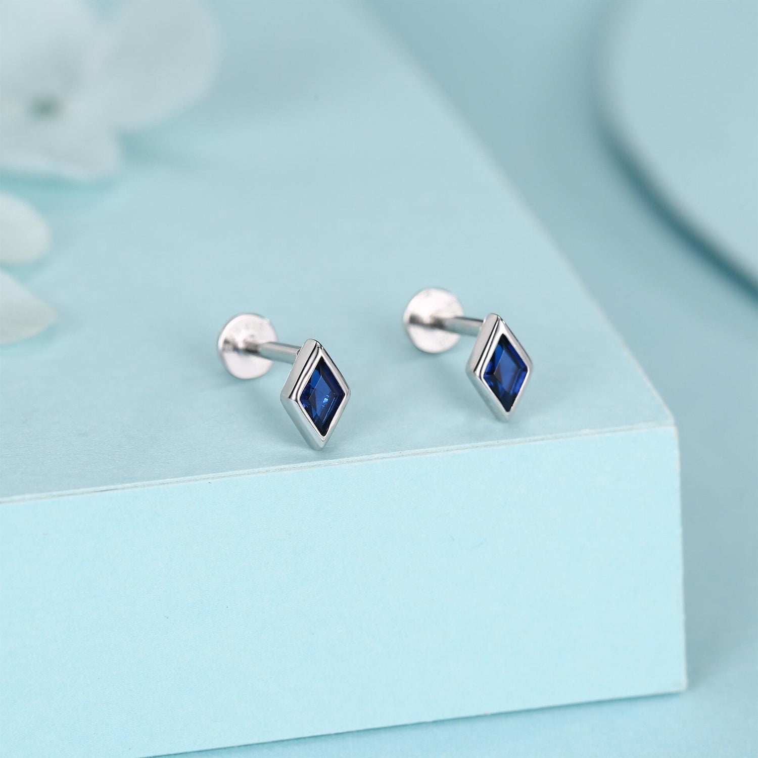 Sterling Silver Sapphire Blue CZ Rhombus 16G Flat Back Labret Earrings